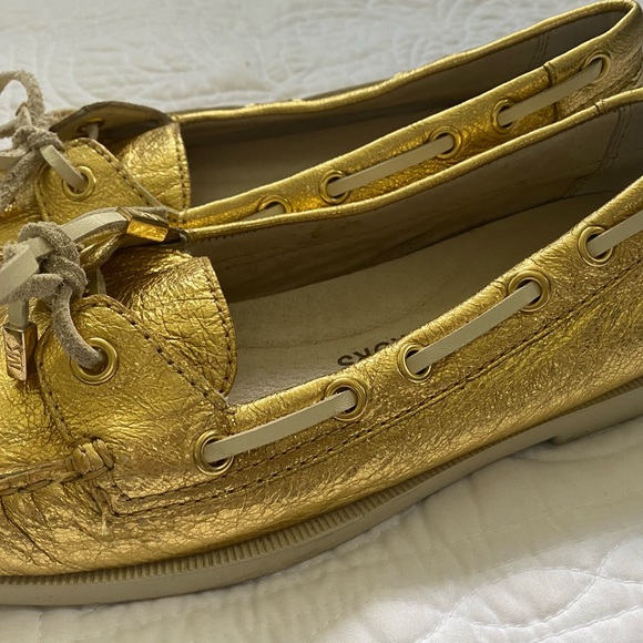 Michael Kors Gold Leather Boat Shoes Flats 7 - Picture 2 of 7